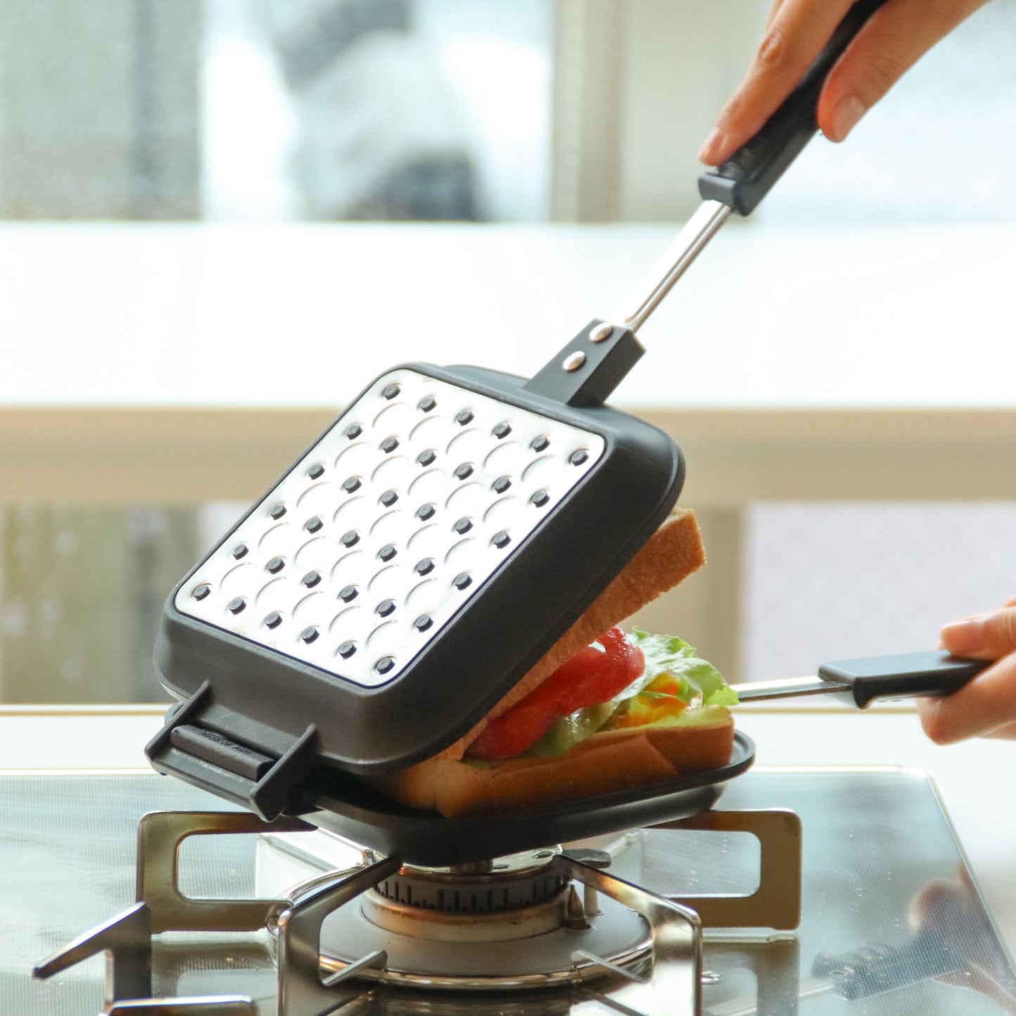 Hot sandwich maker